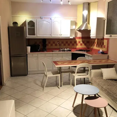 De 2 Chambres A Avec Terrasse Amenagee Et Wifi 아파트 얼트