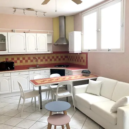 De 2 Chambres A Avec Terrasse Amenagee Et Wifi