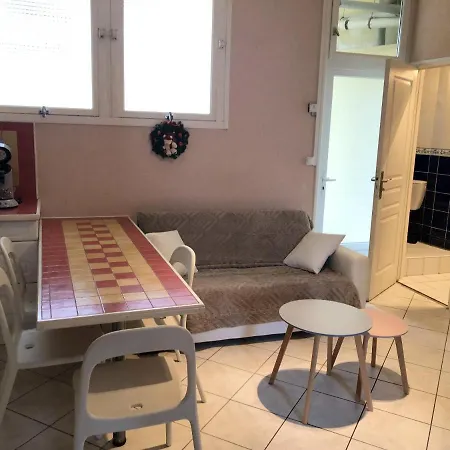 De 2 Chambres A Avec Terrasse Amenagee Et Wifi 아파트 얼트